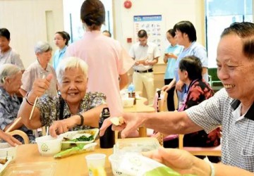 【人口老齡化市情教育】穗民政用“繡花功”畫“養(yǎng)老圈” 
